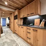 Grandview Collection شقة